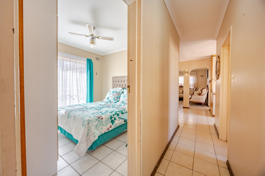 5 Bedroom Property for Sale in Bothasig Western Cape